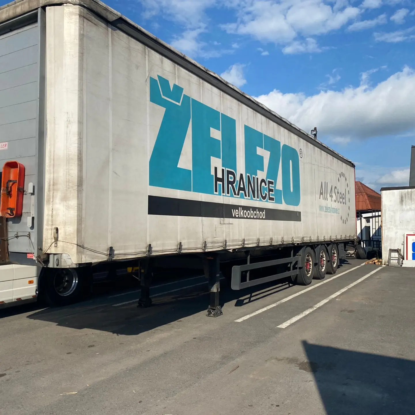 Krádež návesu 9T93699