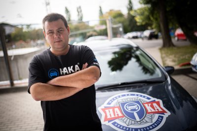 Hľadá ukradnuté autá: Do pár hodín je z nich kopa šrotu