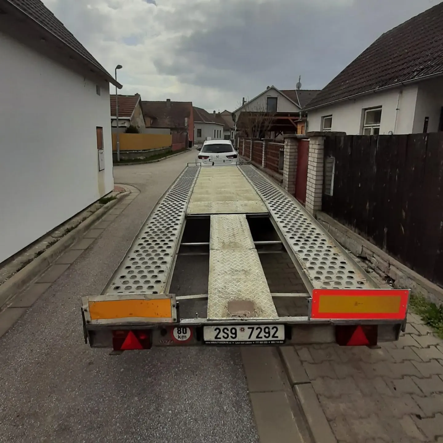 Krádež prívesného vozíka 2S97292
