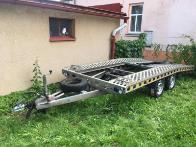 Krádež prívesného vozíka 5L52781